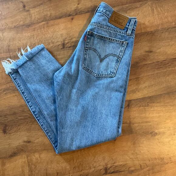 Women's Levis Wedgie Size 26 Raw Hem Blue High Rise Jeans - Picture 6 of 8